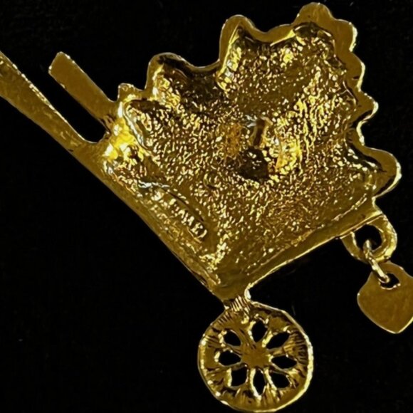 Avon Garden Of Love Lapel Pin - Vintage 1992 Apple Cart Gold Red Heart Brooch - Picture 2 of 4